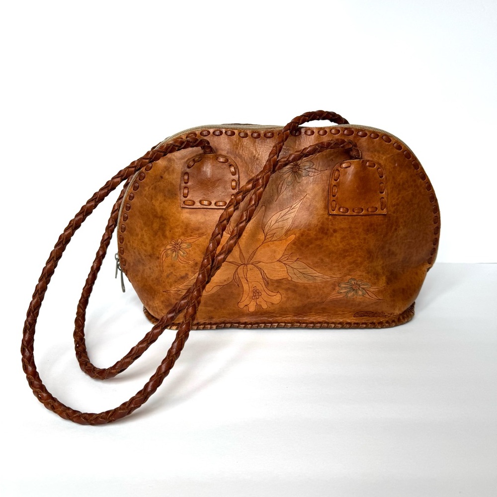 Vintage from de 2000’s Brown Raw Leather Floral Hand—Painted Shoulder Bag.